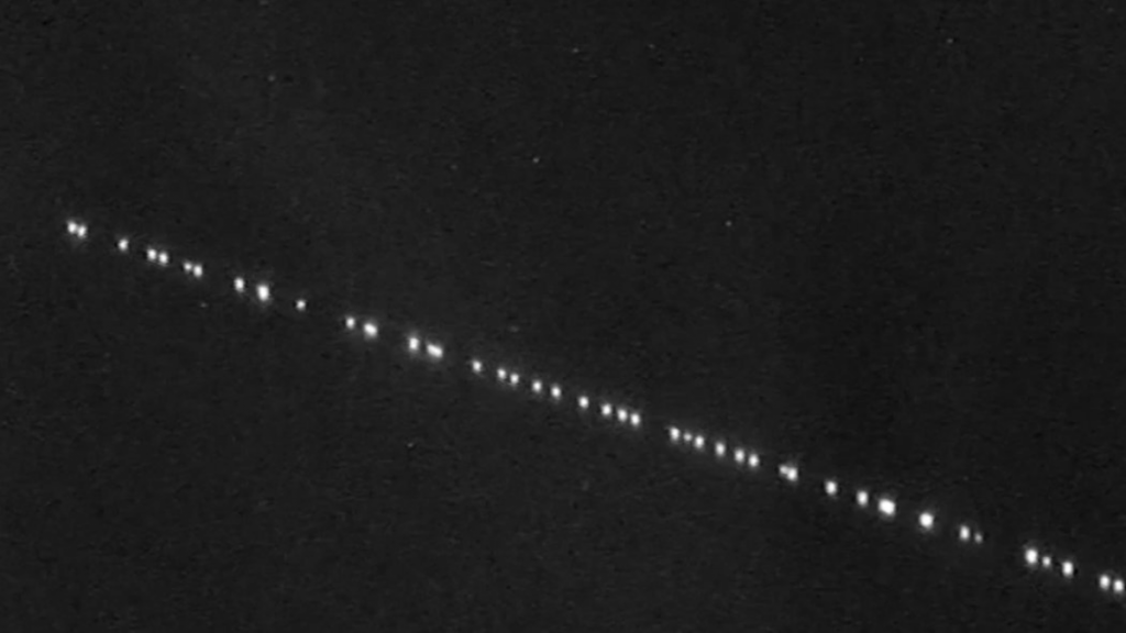Passaggio di Starlink di Space