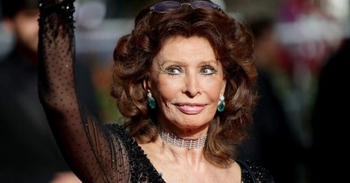 Sophia Loren Si Mostra Radiosa