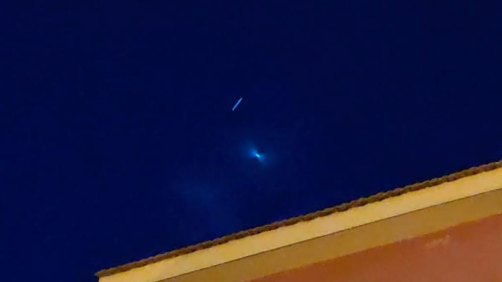 Un Misterioso Alone Nel Cielo