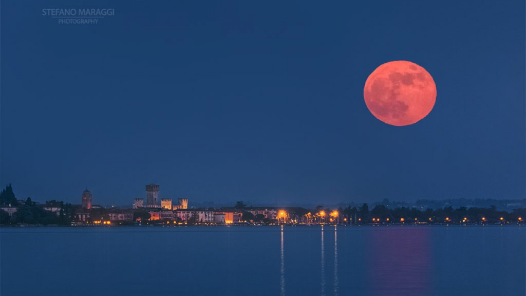 Una Luna Piena Di Giugno Tra