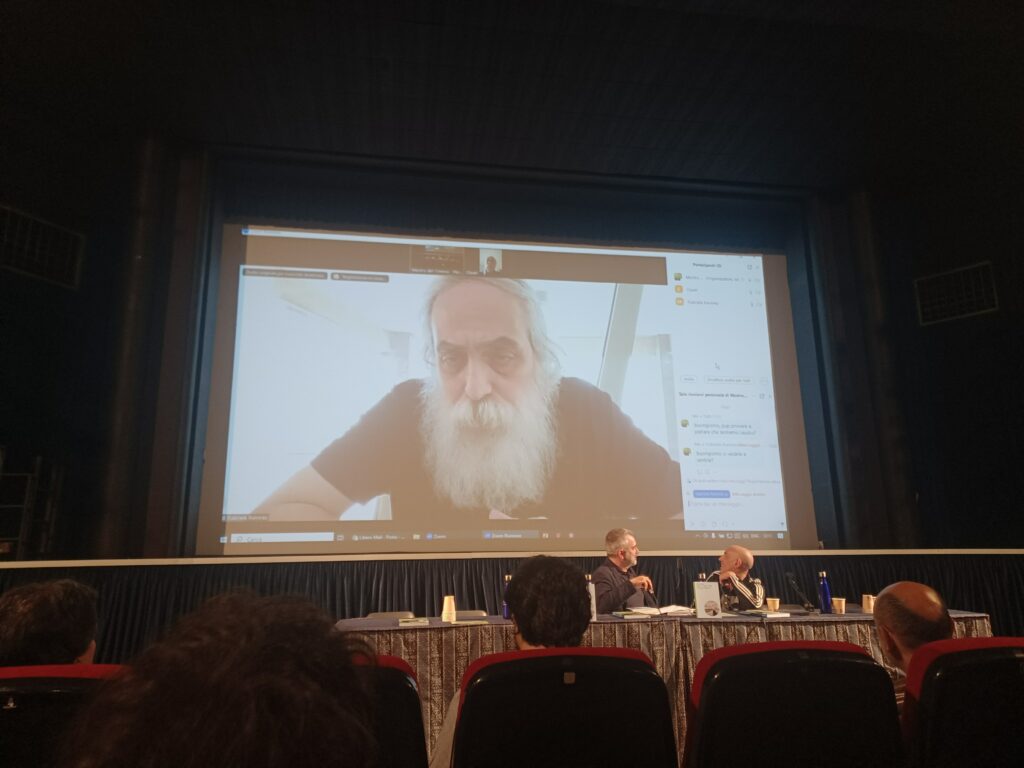 Una Visione Critica E Provocat