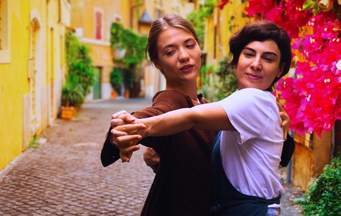 Donna E Guerra Lamicizia In