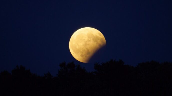 Superluna e Eclissi Parziale