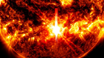 Il Sole lancia un brillamento