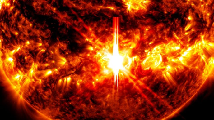 Il Sole lancia un brillamento